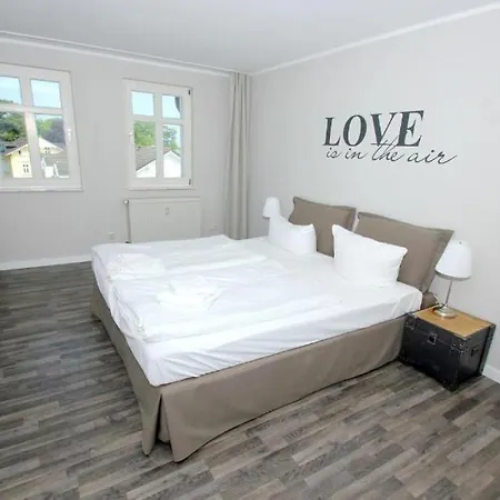 Appartementhaus Mit Balkon 300 M Bis Zum Hsr * Goehren (Ruegen)