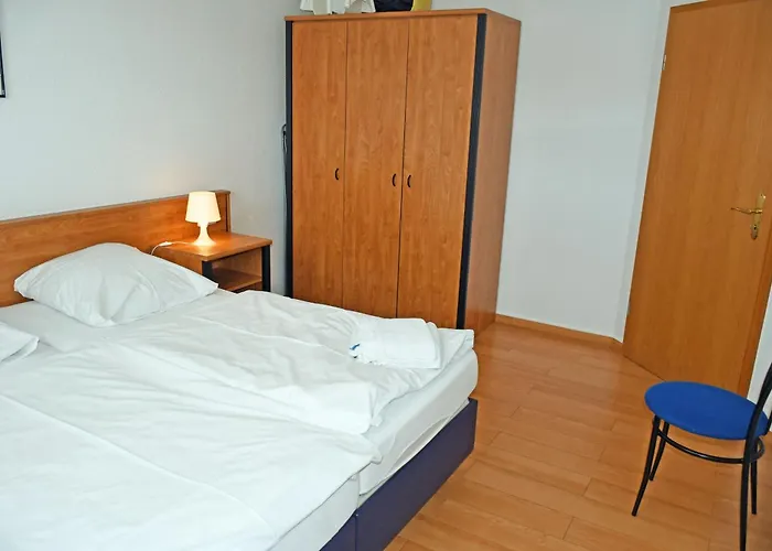 Апартаменты Appartementhaus Mit Balkon 300 M Bis Zum Hsr