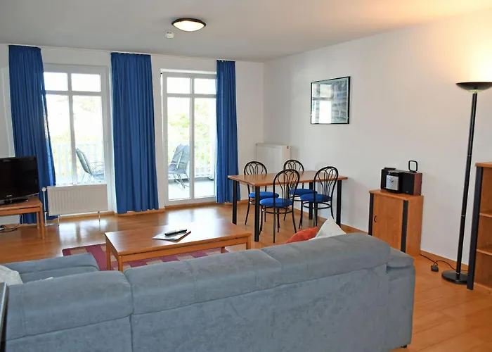 Appartementhaus Mit Balkon 300 M Bis Zum Hsr Апартаменты *