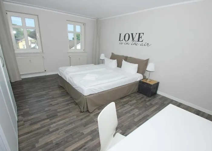 Апартаменты Appartementhaus Mit Balkon 300 M Bis Zum Hsr